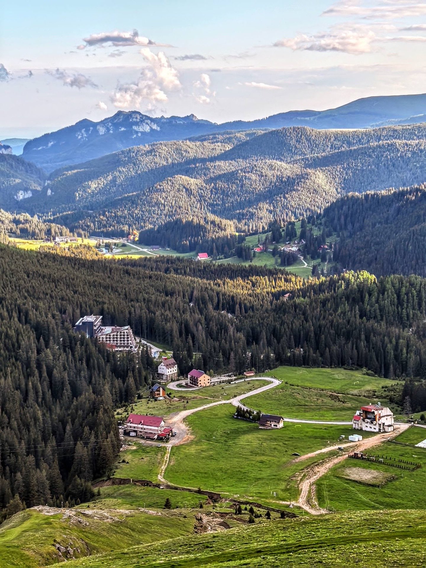 The Padina–Peștera valley from above, Bucegi Mountains